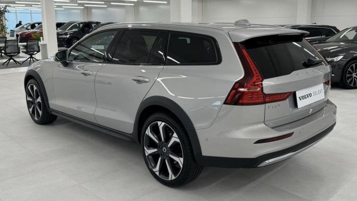 Volvo V60 CROSS COUNTRY B4 AWD REZERVACE