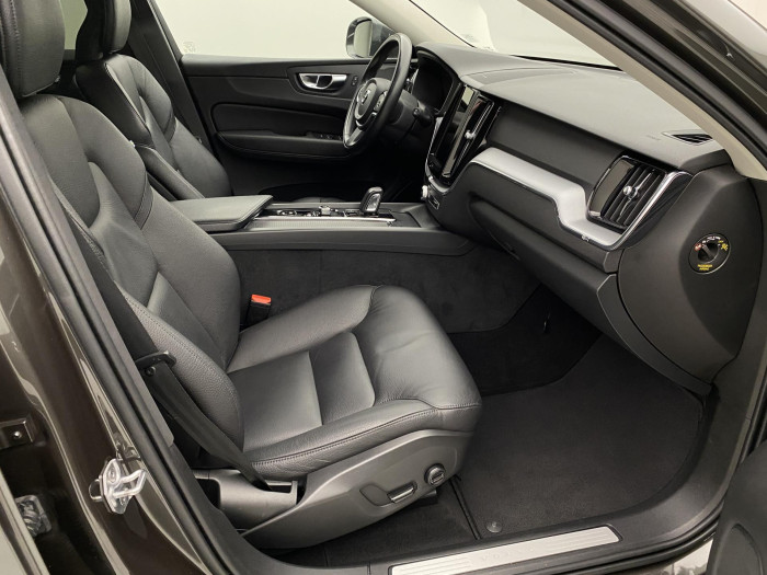 Volvo XC60 B4 AWD DARK PLUS AUT