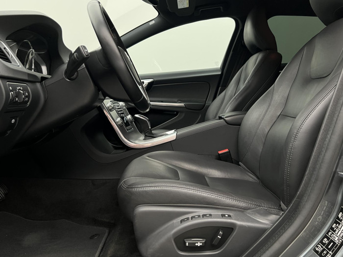 Volvo V60 CC D4 AWD SUMMUM AUT 2.4 d CC CC Summum