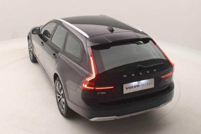 Volvo V90 CC B4 AWD PLUS AUT CZ 1.maj