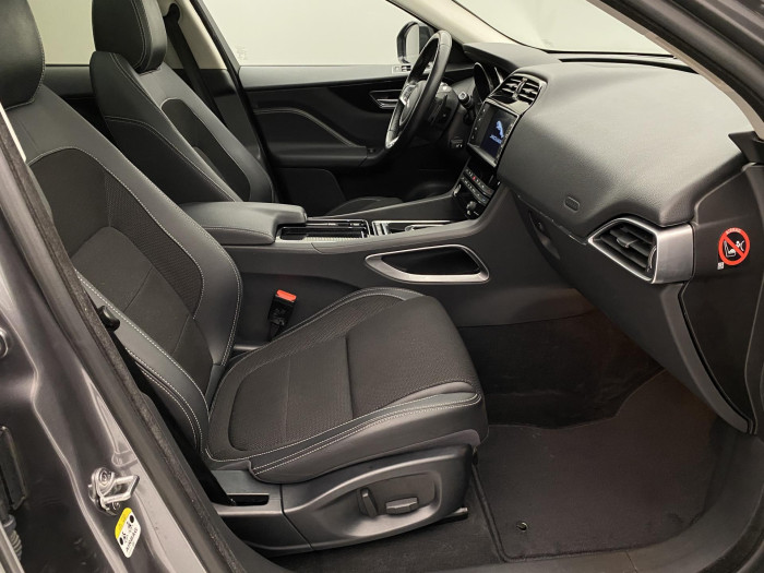 Jaguar F-Pace 20d R-SPORT AWD REZERVACE 2.0 d Sport