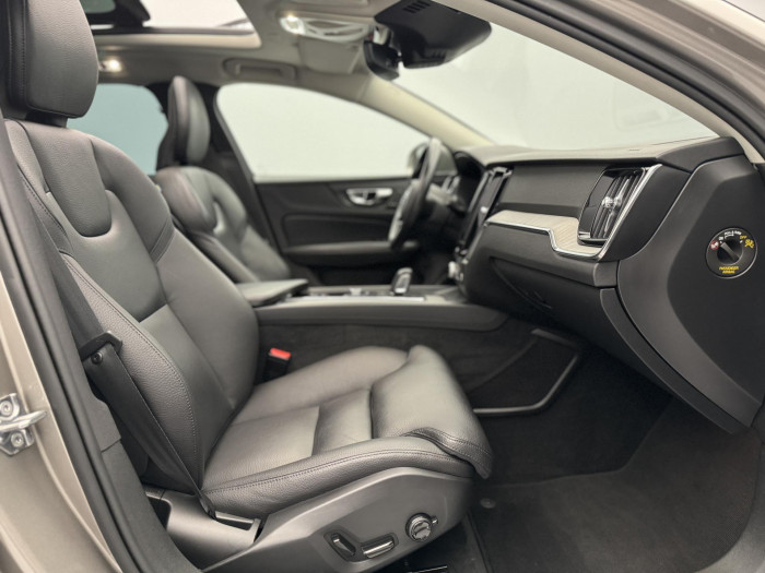 Volvo V60 CC B5 AWD PRO AUT CZ 2.0 CC CC