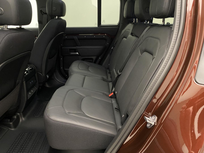 Land Rover Defender 110 D300 SEDONA REZERVACE 3.0 d