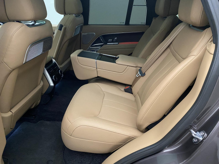 Land Rover Range Rover P550e AUTOBIOGRAPHY SWB