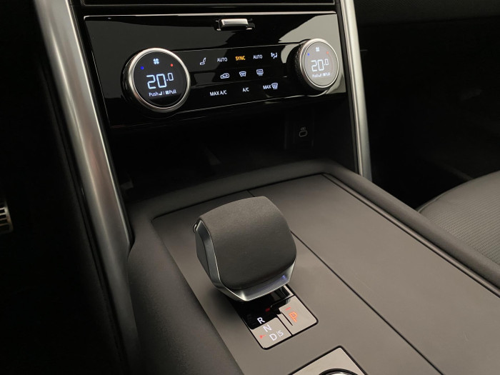 Land Rover Discovery D250 AWD R-DYNAMIC REZERVACE 3.0 d Dynamic