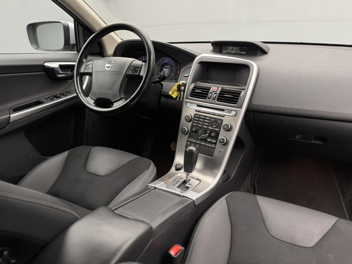 Volvo XC60 D5 AWD MOMENTUM AUT CZ 2.4 d Momentum