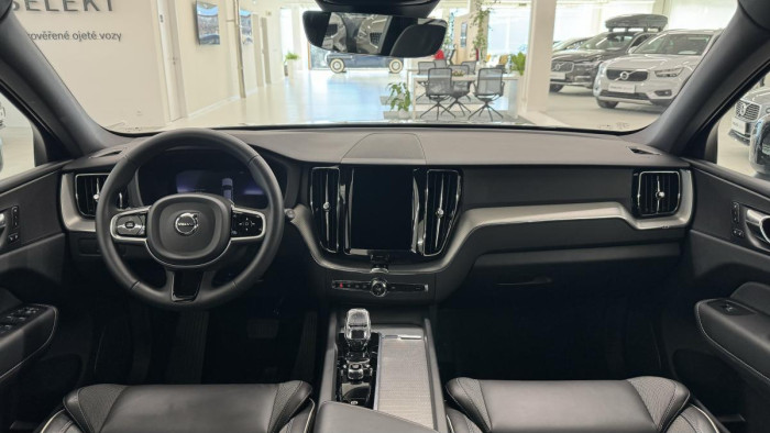 Volvo XC60 B4 PLUS DARK REZERVACE 2.0 Plus