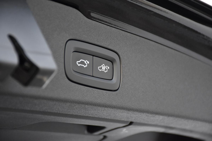 Volvo V60 B4 MOMENTUM REZERVACE 2.0 Momentum