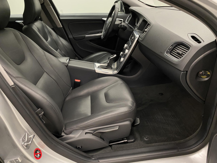 Volvo V60 D4 SUMMUM AUT NAVIGACE 2.0 d Summum