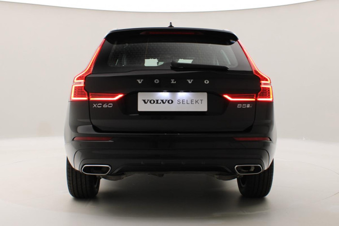 Volvo XC60 B5 AWD R-DESIGN REZERVACE