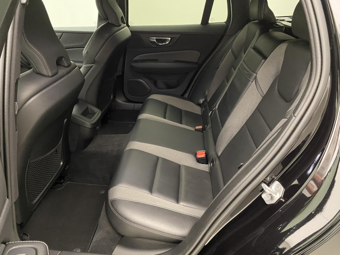 Volvo V60 B3 DARK PLUS REZERVACE