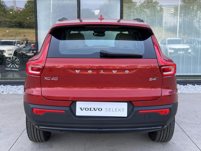 Volvo XC40 B4 AWD DARK ULTIMATE Aut 1.maj