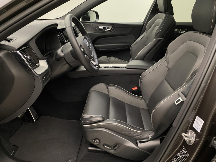 Volvo XC60 B5 AWD R-DESIGN AUT 1.maj