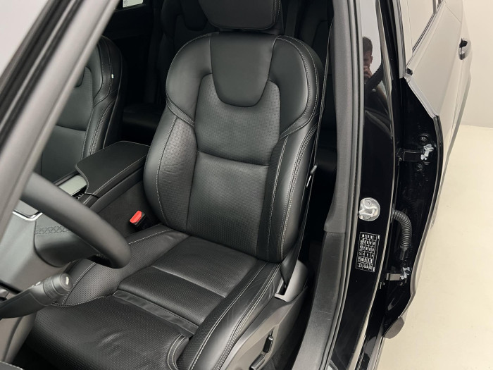 Volvo XC90 B5 AWD R-DESGIN 7MÍSTNÁ AUT CZ