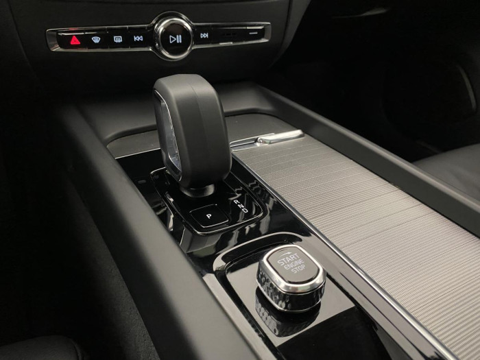Volvo V60 B4 ULTIMATE DARK AUT REZERVACE