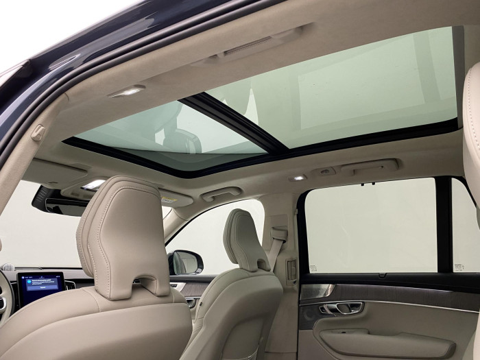 Volvo XC90 T8 AWD RECHARGE DARK ULTRA 7m