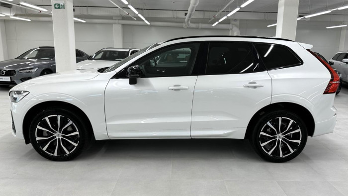 Volvo XC60 B4 AWD PLUS DARK REZERVACE 2.0 Plus
