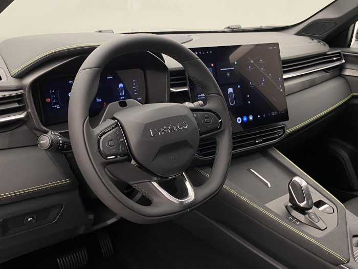 Lynk & Co 01 01 CORE PHEV