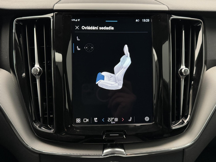 Volvo XC60 B5 AWD PLUS DARK AUT CZ 1.maj.