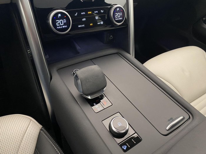 Land Rover Discovery D300 AWD AUT CZ 7míst 3.0 d