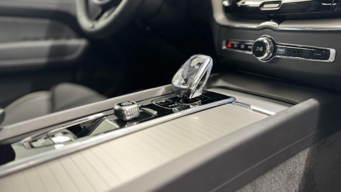 Volvo XC60 B4 PLUS DARK REZERVACE 2.0 Plus