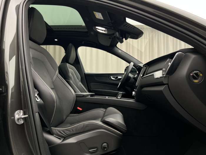 Volvo XC60 B5 AWD R-DESIGN AUT 1.maj.