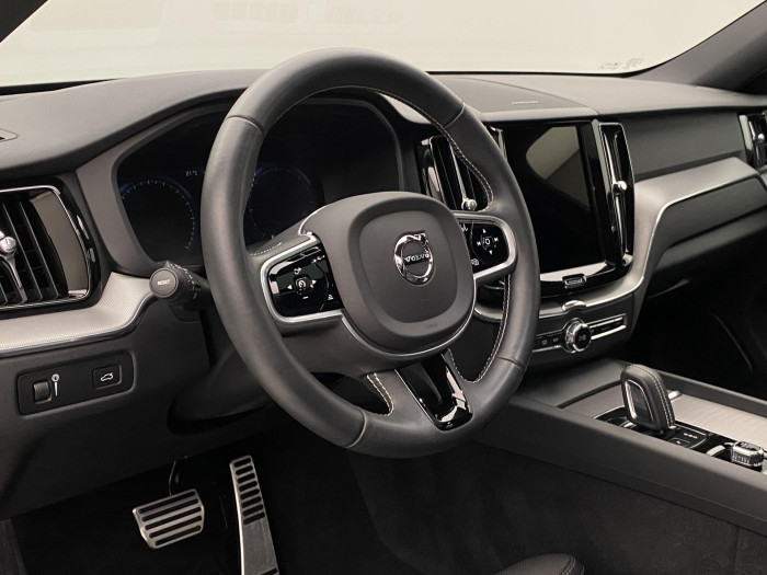 Volvo XC60 B5 AWD R-DESIGN AUT