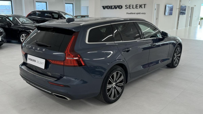 Volvo V60 T6 AWD RECHARGE AT REZERVACE 2.0 AT