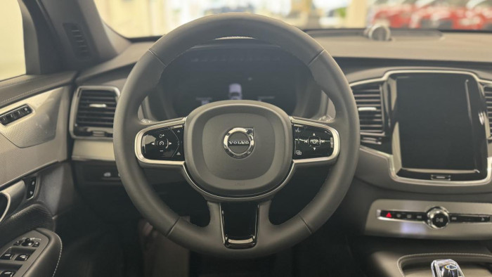 Volvo XC90 T8 AWD ULTIMATE DARK REZERVACE