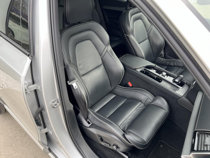 Volvo XC90 T8 AWD R-DESIGN Aut REZERVACE