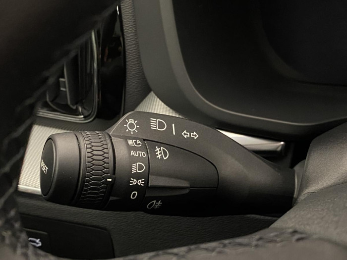 Volvo XC60 B4 AWD PLUS DARK REZERVACE 2.0 Plus