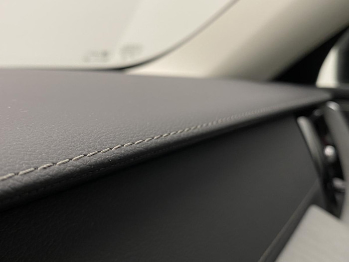 Volvo XC60 B4 AWD ULTIMATE DARK REZERVACE