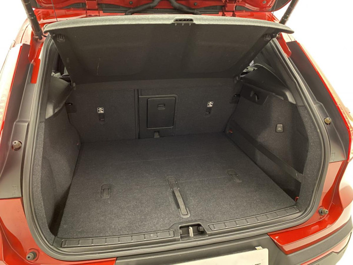 Volvo XC40 T4 MOMENTUM AUT REZERVACE 2.0 Momentum