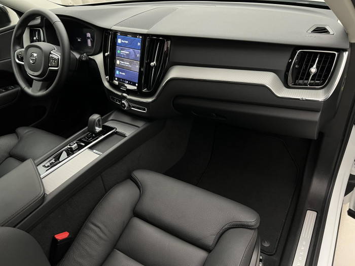 Volvo XC60 B5 AWD PLUS DARK AUT CZ