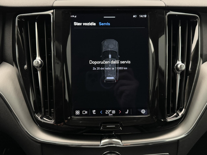 Volvo XC60 B4 AWD CORE CZ 1. maj