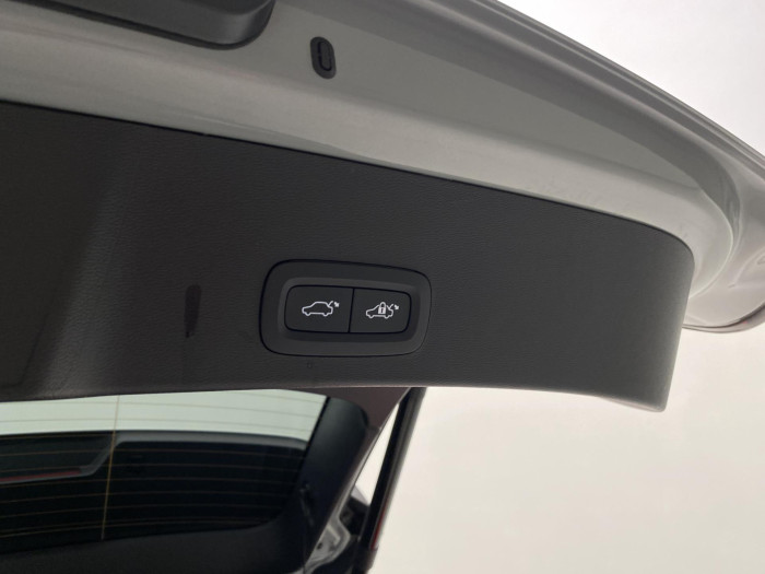 Volvo XC40 B3 DARK PLUS AUT CZ