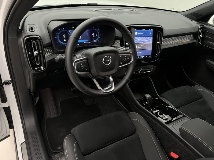 Volvo XC40 B3 ULTRA DARK AUT CZ