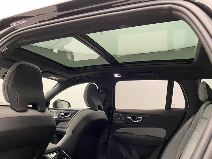 Volvo V60 CC B5 AWD MOMENTUM REZERVACE 2.0 CC CC Momentum