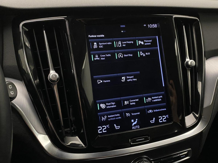 Volvo V60 B4 MOMENTUM AUT REZERVACE 2.0 Momentum