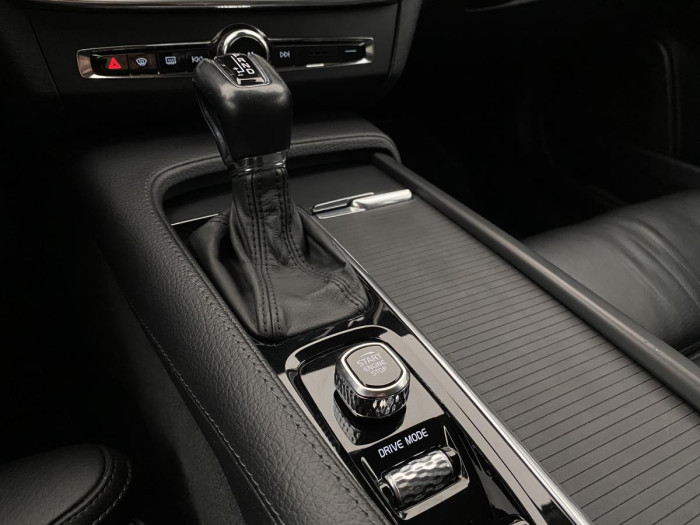 Volvo V90 CC D5 AWD MOMENTUM REZERVACE 2.0 d CC CC Momentum