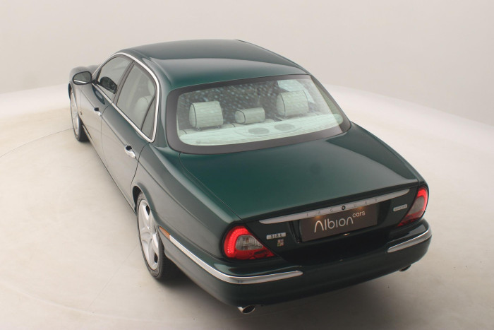 Jaguar XJ 4.2 V8 L EXECUTIVE AUT 1.maj 4.2 V8 Executive