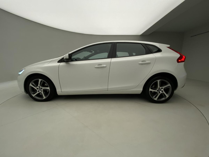 Volvo V40 D2 MOMENTUM AUT REZERVACE 2.0 d Momentum