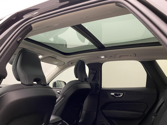 Volvo XC60 B4 AWD R-DESIGN AUT CZ