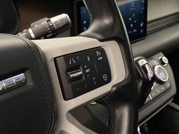 Land Rover Defender 110 P400 HSE AWD REZERVACE