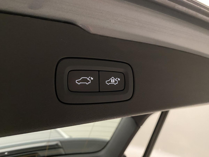 Volvo V60 B4 MOMENTUM AUT REZERVACE 2.0 Momentum