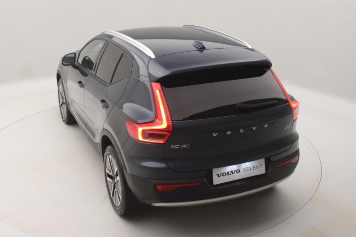 Volvo XC40 B4 MOMENTUM AUT REZERVACE 2.0 Momentum