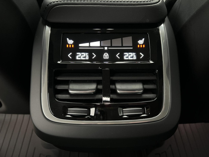 Volvo XC60 B4 AWD PLUS DARK AUT 1.maj.
