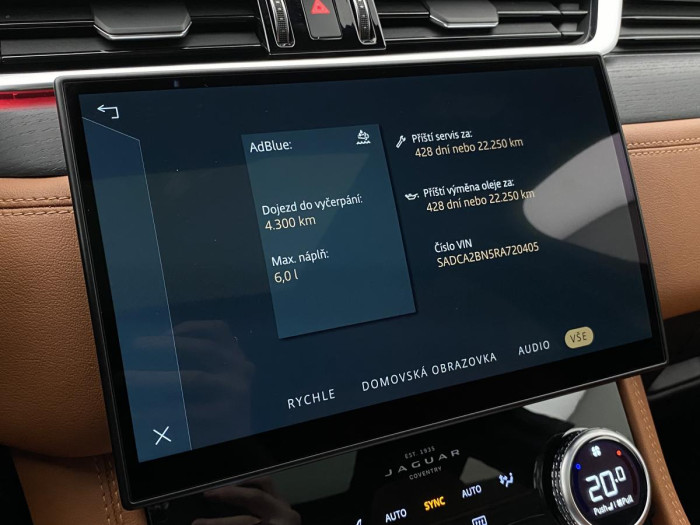 Jaguar F-Pace D200 R-DYNAMIC REZERVACE 2.0 d Dynamic