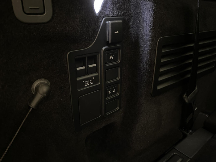 Land Rover Discovery D250 SE AWD AUT REZERVACE 3.0 d SE