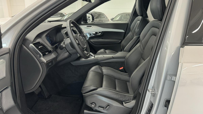 Volvo XC90 B5 AWD ULTIMATE DARK REZERVACE